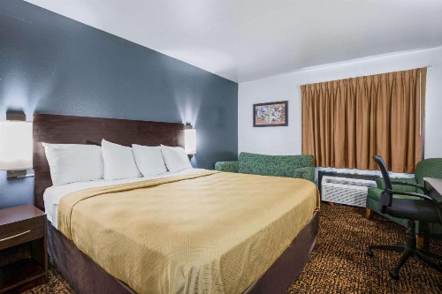 Econo Lodge Airport - Milwaukee image 11