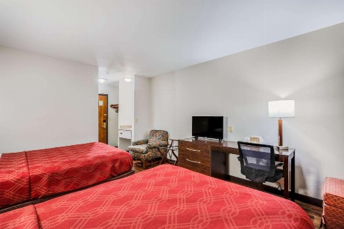 Econo Lodge Airport - Milwaukee image 19