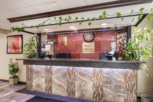 Econo Lodge Airport - Milwaukee image 2