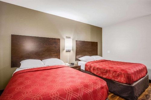 Econo Lodge Airport - Milwaukee image 20